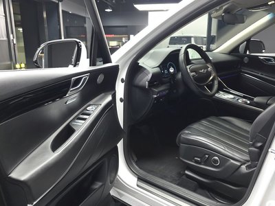 صورة 10 لـ 2022 Genesis GV80