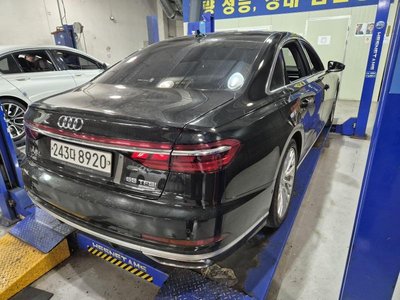 AUDI A8 - 7