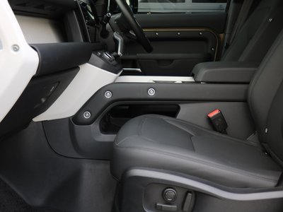 LAND ROVER DEFENDER - 6