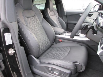 AUDI Q8 - 10