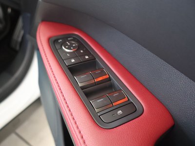 صورة مصغرة 35 لـ 2025 Lexus RX