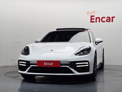 2021 Porsche PANAMERA 照片 2
