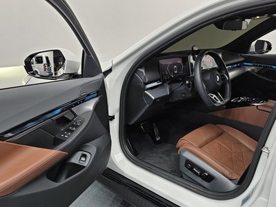 2025 BMW 5 SERIES — миниатюра 13