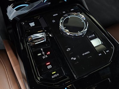 2025 BMW 5 SERIES — миниатюра 12