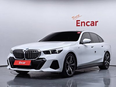 2025 BMW 5 SERIES 照片 1
