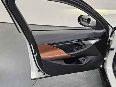 2025 BMW 5 SERIES — миниатюра 14