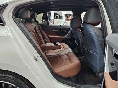 2025 BMW 5 SERIES — миниатюра 17