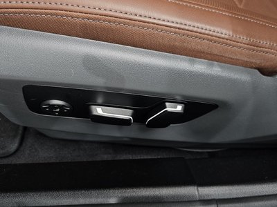 2025 BMW 5 SERIES — миниатюра 31