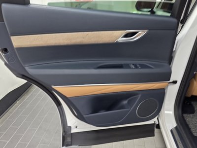 2022 Genesis GV80 thumbnail 15