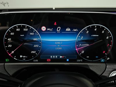 MERCEDES-BENZ E-CLASS - 8