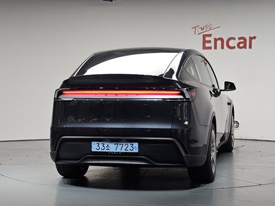 TESLA MODEL Y - 4