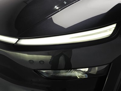 TESLA MODEL Y - 9