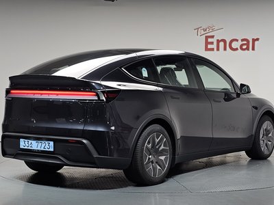 TESLA MODEL Y - 2
