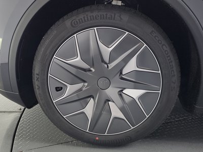 TESLA MODEL Y - 8