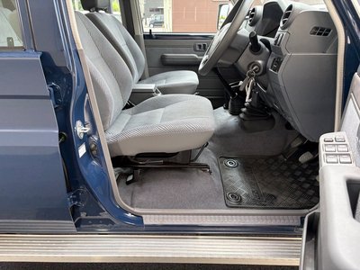 2014 Toyota LAND CRUISER 70 — миниатюра 40