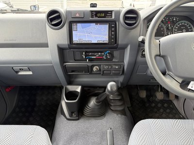 2014 Toyota LAND CRUISER 70 — миниатюра 23