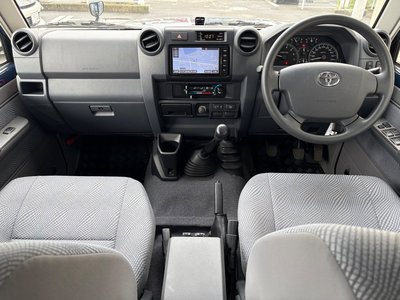 2014 Toyota LAND CRUISER 70 — миниатюра 21