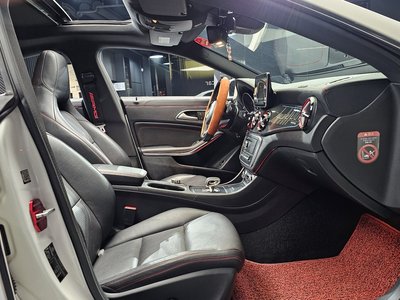 MERCEDES-BENZ CLA - 10