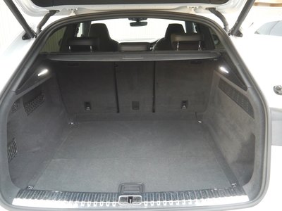 صورة 9 لـ 2023 AUDI Q8