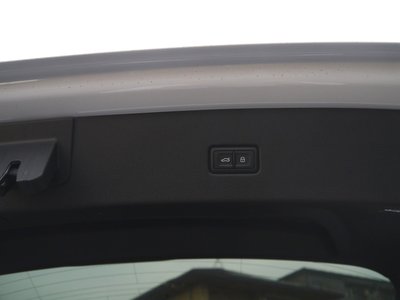 صورة 10 لـ 2023 AUDI Q8