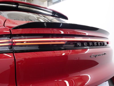 2024 Porsche CAYENNE photo 4