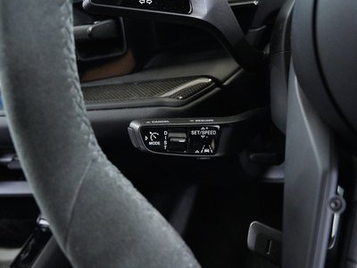 2024 Porsche CAYENNE photo 8