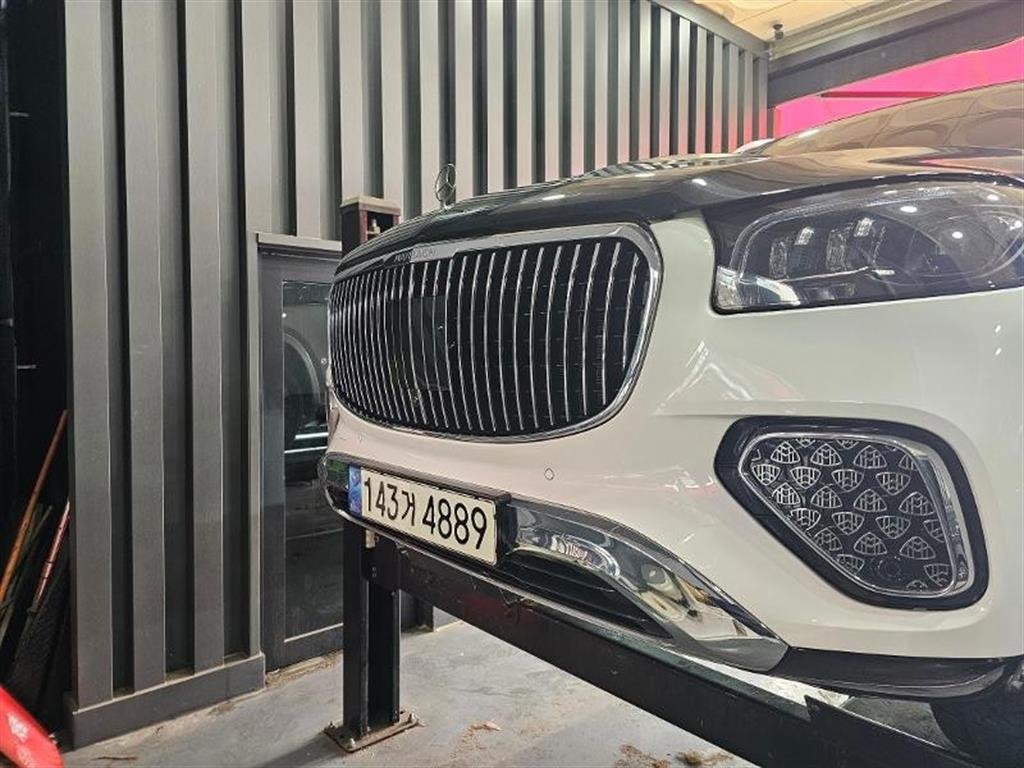 MERCEDES-BENZ GLS - View 1