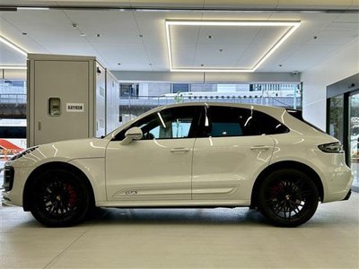 PORSCHE MACAN - 2