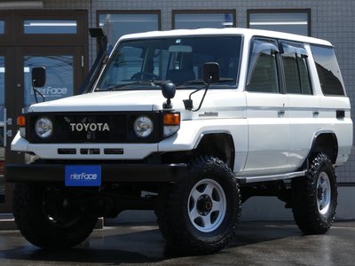 TOYOTA LAND CRUISER 70 - 1
