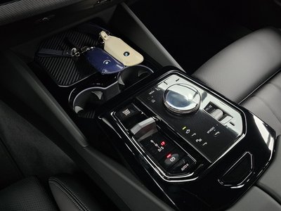 2025 BMW 5 SERIES 缩略图 12