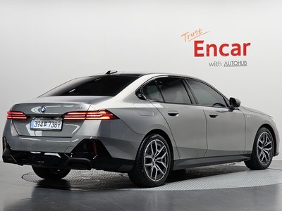 2025 BMW 5 SERIES photo 2