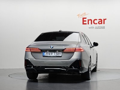 2025 BMW 5 SERIES photo 4