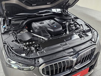 2025 BMW 5 SERIES photo 7