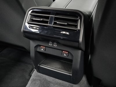2025 BMW 5 SERIES 缩略图 31