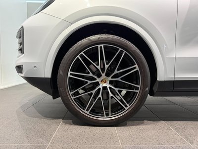صورة 10 لـ 2023 Porsche CAYENNE