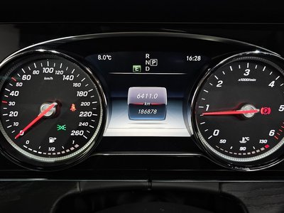 MERCEDES-BENZ E-CLASS - 8