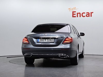 MERCEDES-BENZ E-CLASS - 4