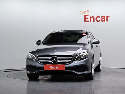 MERCEDES-BENZ E-CLASS - 2