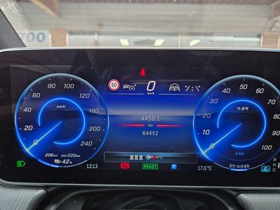 MERCEDES-BENZ EQE - 7