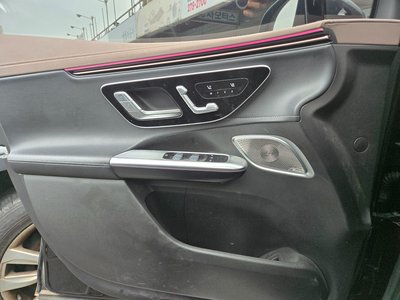 MERCEDES-BENZ EQE - 9