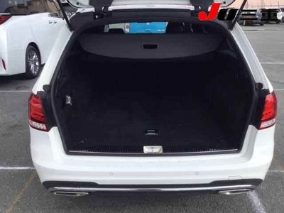 MERCEDES-BENZ E-CLASS - 7