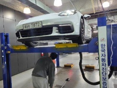 PORSCHE PANAMERA - 1