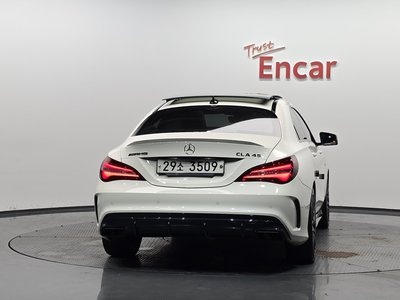 2017 Mercedes-BENZ CLA photo 4