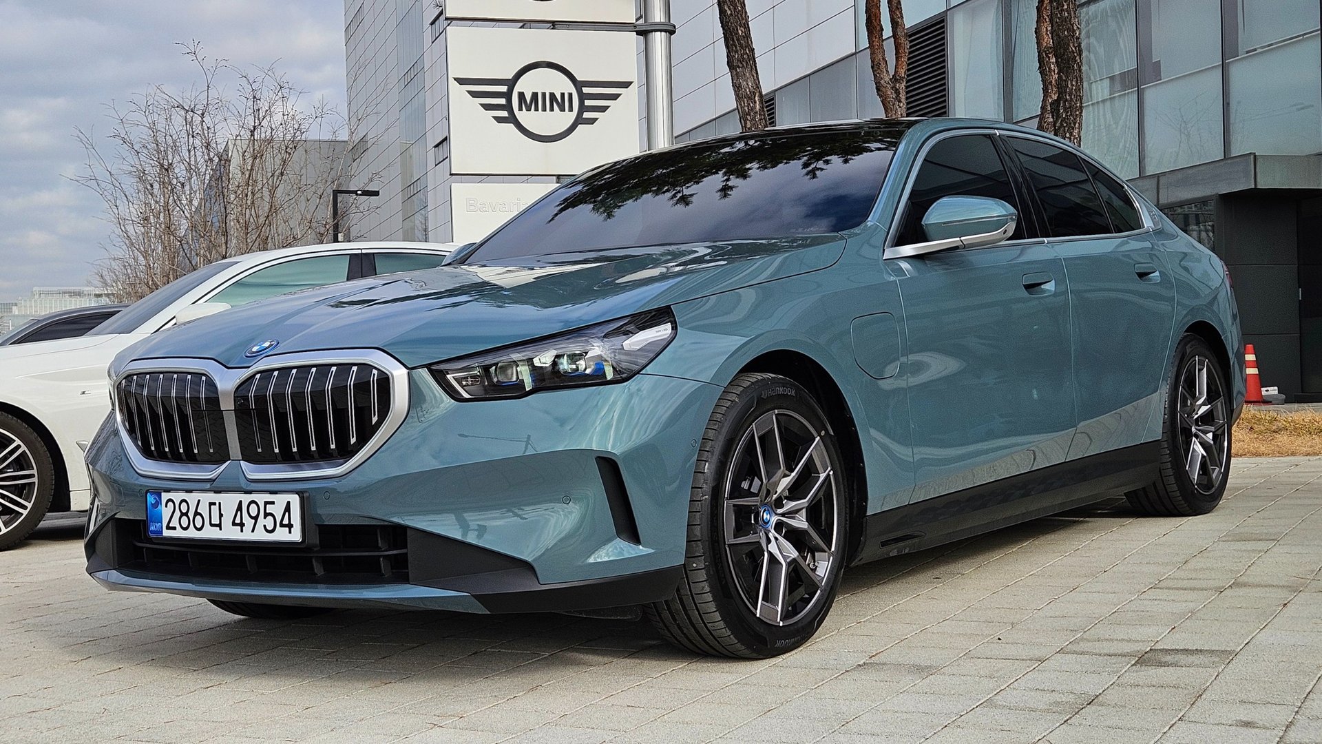 BMW 5 SERIES - View 1