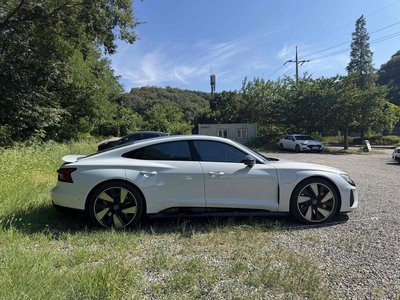 2022 AUDI E-TRON GT 照片 2