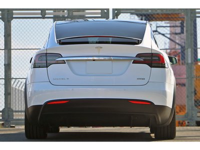 TESLA MODEL X - 9