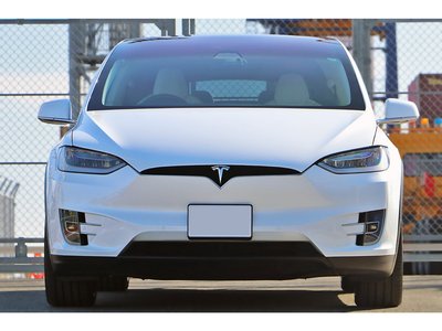 TESLA MODEL X - 8