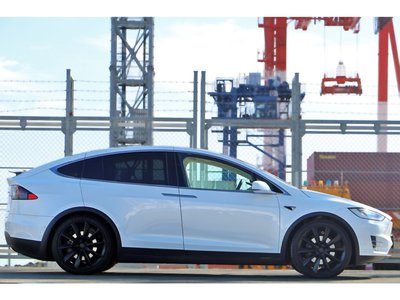 TESLA MODEL X - 7