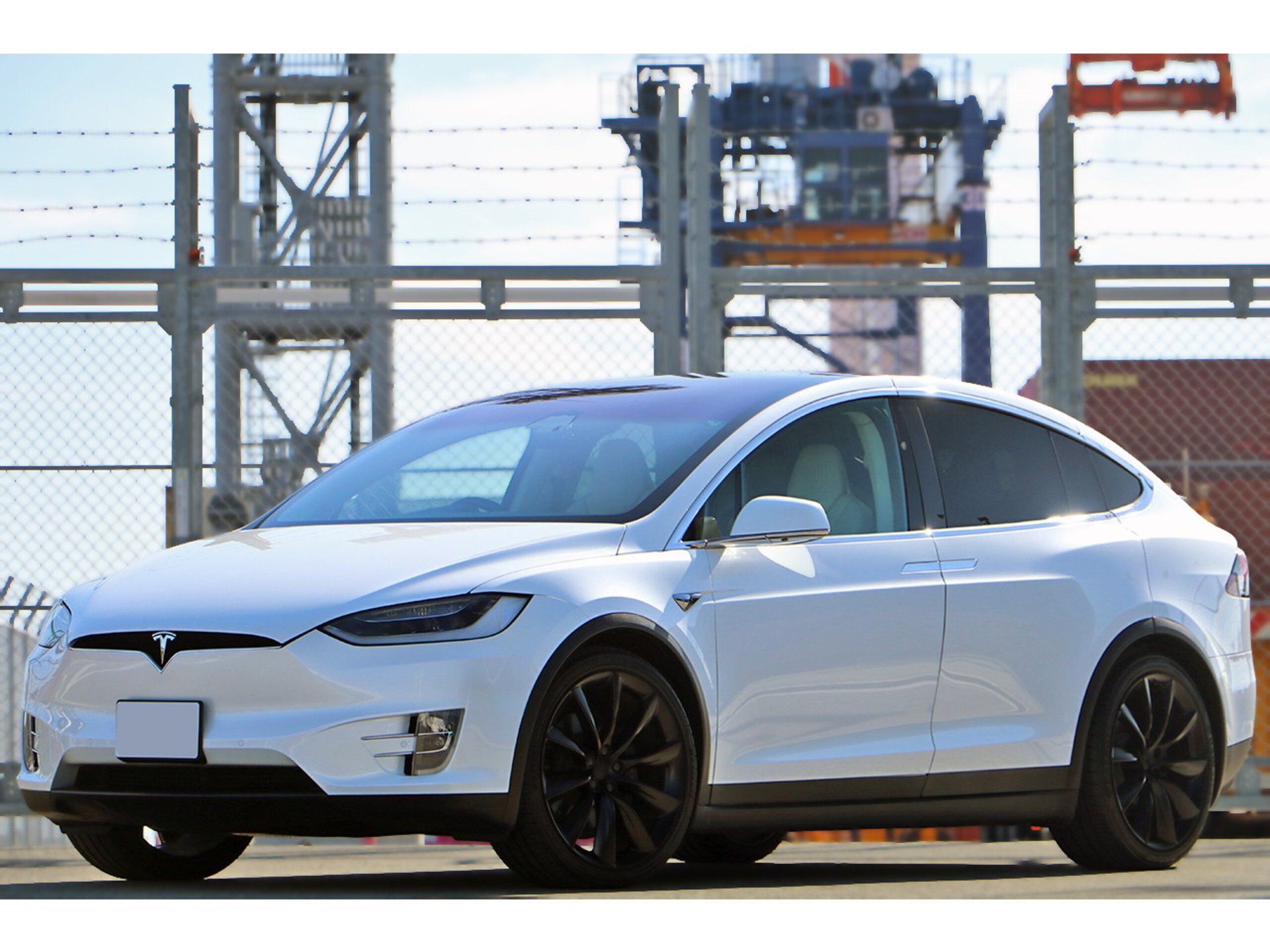 TESLA MODEL X - View 1