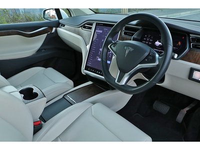 TESLA MODEL X - 3